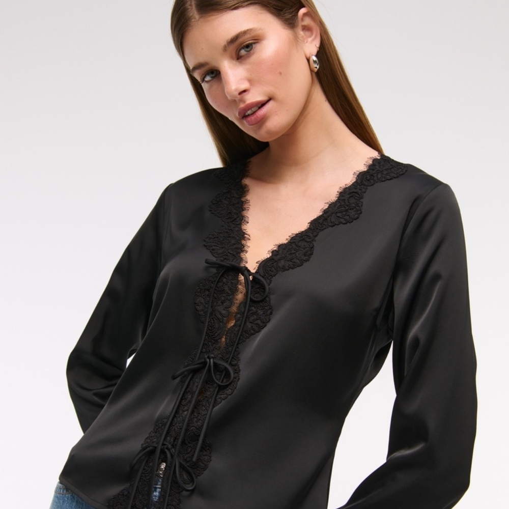 Abercrombie & Fitch Black Lace-Detail Robe